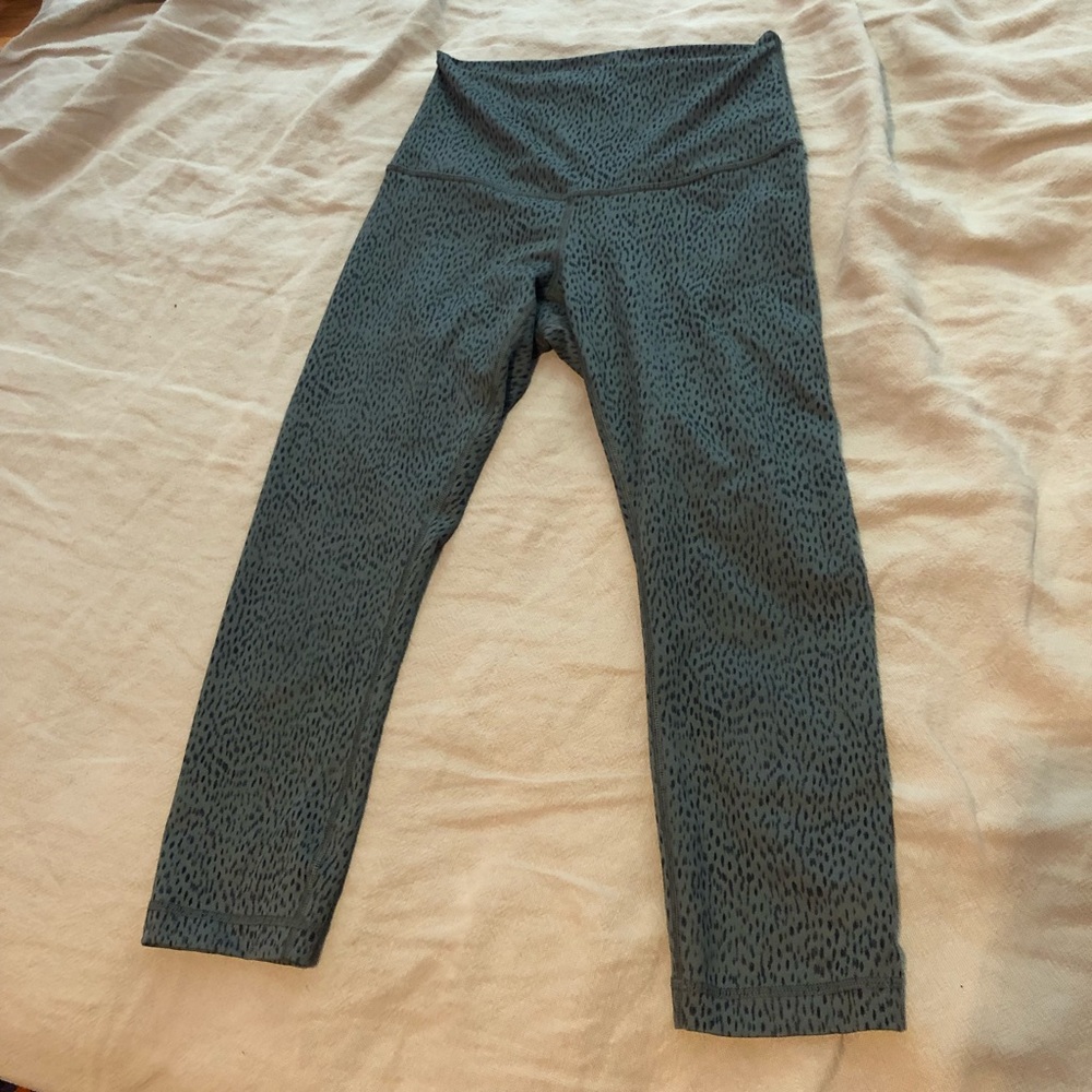Lululemon Rare Pattern - Sz 4